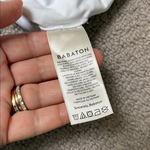 Aritzia contour Set of Black + White Sleeveless Tank Tops - Picture 9 of 9